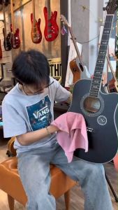 น้ำยาทำความสะอาดกีตาร์ Guitar Spray Cleaner ชนิดสเปรย์ 100ml. เพื่อช่วยให้กีตาร์สะอาด ป้องกันคราบ (บรรจุ 1 ขวด)