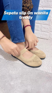 Ruimo Sepatu Slip On Ngampus dan Hangout Wanita Premium Import Terbaru dan Trendy - L01