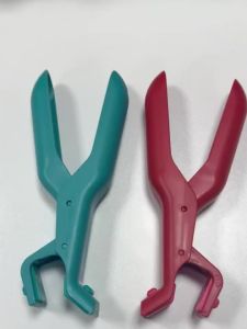 2pcs Silicone Anti-Scald Bowl Clips Heat-Resistant Non-Slip Tongs