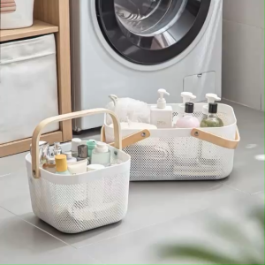 Chor Chang ตะกร้าสี่เหลี่ยมพลาสติก หูหิ้วเป็นไม้ เคลื่อนย้ายสะดวก มี 2 ขนาด ให้เลือก