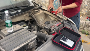 12V Vehicle portable Inflator & Emergency Car Jump Starter Power Supply 4 in 1 Machine - Large Capacity Car Jump Starting Tool