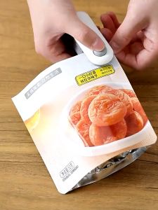 Snack Sealer Mini Hand Sealer Portable Pengeyegel Makanan Press Kemasan Plastik Elektrik USB - ILV88