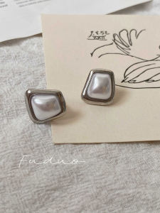 Elegant Simple Pearl Embedded Silver Needle Stud Earrings French Vintage Style Accessory Womens Fashion Jewelry Ear Decor