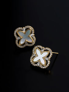 Elegant Four Leaf Clover Mother of Pearl Stud Earrings 925 Silver Needle High End Sensation Luxury Fashion Jewelry Accessories