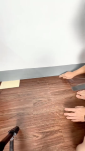 (COMBO-10 Tấm) SÀN NHỰA GIẢ GỖ Lớn 91cm x15cm có keo sẵn chống thấm nước HCM