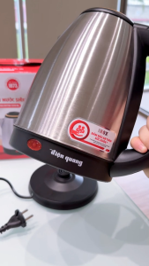 Ấm đun nước siêu tốc Điện Quang ĐQ EKT06 1518 BL - Dung tích lớn 1.8L đế xoay 360° tự ngắt điện khi nước sôi. BH 12 tháng
