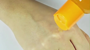 100ml Vitamin C Exfoliating Lotion - Removes Dead Skin Exfoliates Whitens Smooths And Rejuvenates Skin.