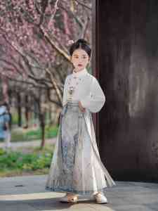 ชุดเด็กผู้หญิงสไตล์จีนโบราณ ชุดฮันฟู ฤดูใบไม้ผลิและฤดูใบไม้ร่วง ชุดกระโปรงม้า ชุดเด็กผู้หญิงสุดนางฟ้า