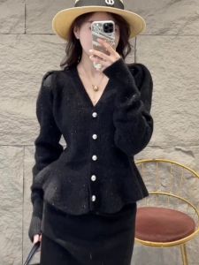 New Year Red French Style Knitted Top Womens Autumn Winter V Neck Waist Cinched Bubble Sleeve Fashionable Slimming Cardigan