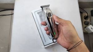 Kemei KM 1949 Clipper Shaver Alat Cukur Rambut Mesin Potong Rambut Body Metal Cukuran Cas Original Body Shaver Fitur Kepala Fleksibel Mesin Cukur Rambut 180 Menit Kerja - Lazada