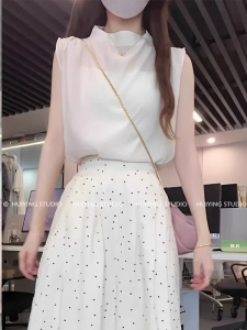 เสื้อเชิ้ตผ้าชีฟองแขนกุดฤดูร้อน ดีไซน์เก๋ไก๋ เสื้อผ้าทำงานผู้หญิง ความยาวสั้น เสื้อผ้าทำงานสำหรับฤดูร้อน