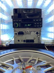 Máy phát nhạc liền Amply xe captival Deawoo. Tính năng AUX /tape/Radio.