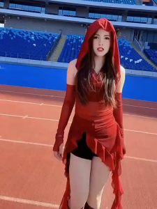 Áo thun Halloween cos màu đỏ trùm đầu mới dành cho nữ tay áo không đều bèo nhún dáng ôm