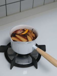 Enamel Milk Pan Single Spout Butter Pouring Sauce Pot Wooden Handle Chinese Kitchen Cooking Utensils Tea Milk Snack Pan