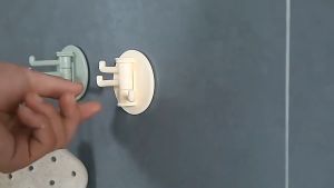 Wall Mounted Sticky Hooks 3 Rotatable Arms Stick On Wall Hanging Kitchen Bathroom Rack / Penyangkut Serbaguna