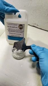 น้ำยาลอกรมดำ กัดสนิมในตัว ขนาด 500 ml. ผสมน้ำเปล่าเพิ่มได้ 2 เท่าตัว เหมาะสำหรับเตรียมผิวเหล็กก่อนรมดำ บริเวณที่กระดาษทรายขัดไม่ถึง