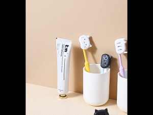 4pcs Toothbrush Holder Clips Plastic Head Covers Protective Cap Travel Storage Box Case