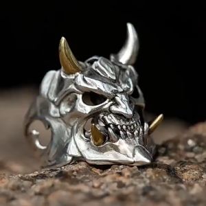 Cincin Topeng Samurai / Mask Prajna Ring Skull Two Color For Men Import High Quality / Cincin Pria Topeng Bertanduk Size Bisa Disesuaikan / Japanese Bull Devil Demon Mask Accessories / Cincin Tengkorak Tanduk Topeng Jepang Yokai Oni Warna Putih Emas Unik