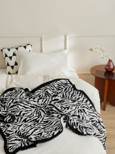 INS Fresh Zebra Pattern Half Velvet Blanket Thickening Sofa Cover Single Shawl Blanket Office Nap Blanket