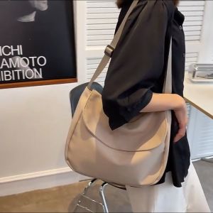 INS Style Women Canvas Bag: A Large Capacity & Comfortable Handbag