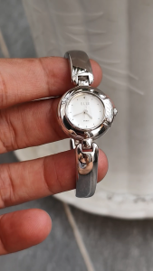 Đồng hồ nữ Elle mặt tròn size mặt 22mm chạy pin hàng si