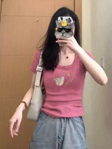 เสื้อยืดแขนสั้นคอวีสีชมพู ทรงสลิมฟิต สำหรับผู้หญิง ฤดูร้อน 2025 ใหม่ แขนสั้น ทรงเข้ารูป เสื้อตัวบน คอกลม แขนสั้น แขนยาวครึ่งตัว