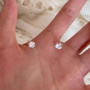 ต่างหูเงิน 925 ทรงตาแมว ดีไซน์เรียบง่าย สไตล์เรียบง่าย หรูหรา ดีไซน์เล็ก ดีไซน์เฉพาะตัว ต่างหูแฟชั่น