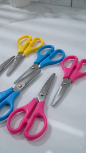 KAFIFI Joy #6 Scissors – Plastic Grip Handle – Random Color – Sharp Cutting Scissors for School & Crafts