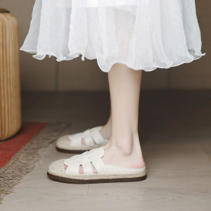 รองเท้าแตะหนังแท้สำหรับผู้หญิงในฤดูร้อนปี 2025 รองเท้าแตะแบบสวมสบายสำหรับใส่กลางแจ้ง รองเท้าแบบมีส้นแบน รองเท้าแบบสวมสบายสำหรับใส่ในบ้าน