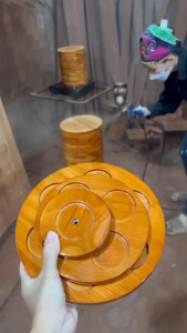 Tháp bày bia nước ngọttháp gỗ 3 tầng trưng bày ngày Tết ban thờ bằng gỗ xoan ta sơn PU phủ bóng chống mối mọt ẩm mốc hàng dày đẹp