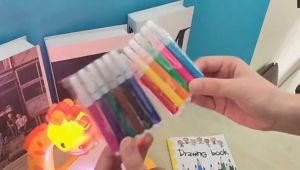 Bàn vẽ tranh thông minh có đèn chiếu sáng cho bé tập vẽ - Máy chiếu vẽ tranh cho bé tập vẽ và tô màu hình hươu