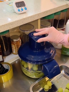 Fully automatic grape peeling machine electric wireless peeling machine multi-functional fruit and vegetable electric peeler garlic peeling tool