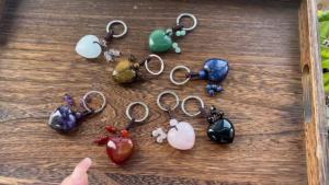 1PC Natural Crystal Stone Amethyst Rose Quartz Heart love Keychain Protection Quartz Valentines Day Mothers Day Gift