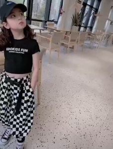 เสื้อยืดแขนสั้นเด็กผู้หญิง - เสื้อยืดเด็กลายตัวอักษรเสื้อเด็กตัวใหญ่สะดือเด็กอายุ7-8ปี