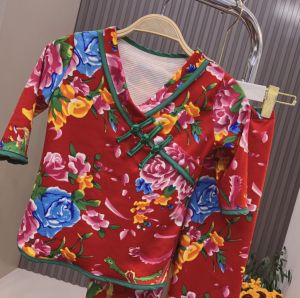 เด็กภาคตะวันออกเฉียงเหนือดอกไม้ขนาดใหญ่เสื้อผ้าชุดสองชิ้น ฤดูใบไม้ร่วง ฤดูหนาว สไตล์จีนใหม่ คอวี ชุดนอนกํามะหยี่ติดกระดุม Plus กางเกง