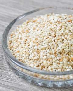 งาขาวคั่วเกรดประหยัด 1 กก. สุกพร้อมทาน บรรจุถุงสูญญากาศ งาขาวคั่ว ทำหมูกระทะ หมักไก่ หมักหมู