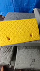 PVC HEAVY DUTY ROAD CURB RAMP WITH DIFFERENT SIZE-BLACK / YELLOW