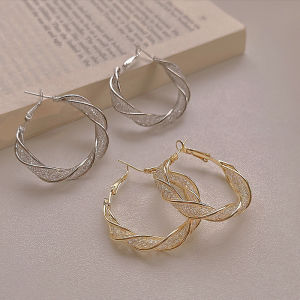 [Gnker] Trang Sức Xoắn Bằng Thép Không Gỉ Đa Năng Cho Nữ Vòng Tròn Rỗng Cá Tính Thời Trang Quà Tặng Cô Dâu Hoa Tai Đơn Giản