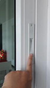 Vilann Push Lock R ใช้กับหน้าต่างบานเลื่อน สีขาว สีน้ำตาลดำ มือจับกดล็อค ขวา