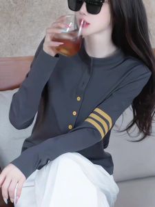 เสื้อยืดคอกลมแขนยาวสีเทา ทรงหลวม แฟชั่นฤดูใบไม้ร่วง 2025 สำหรับผู้หญิง เสื้อผ้าทำงานสไตล์จีน ผ้าฝ้ายผสมโพลีเอสเตอร์