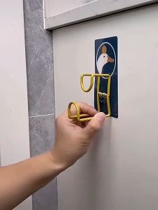 Móc Treo Thau Chậu Dán Tường Hoạt Hình Xinh Xắn Không Cần Khoan Tường