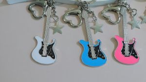 Pharaoh🎀Gantungan Kunci Bintang Gitar Listrik Gantungan Kunci Gaya Retro Milenium Aksesoris Ransel COD