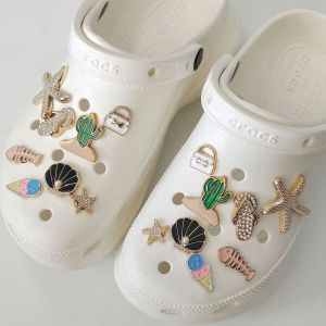 16pcs CROCS jibbitz charms 3D bãi biển sao biển dép khóa giày xương rồng hình giày hoa có thể tháo rời giày trang trí cho CROCS
