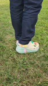 DÉP SỤC ĐẾ XUỒNG NHỰA ĐI MƯA CROCS CRUSH  SPRING BREAK HỌA TIẾT LÁ CHO NỮ