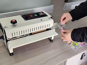 FR-545 Plastic Bag Band Sealing Machine Sealer Fully Automatic Sealer Sealing (650W/220V) Speed: 0-12m/min【 Printable Date】
