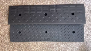 ทางลาด ทางลาดรถยนต์ ทางลาดรถเข็น ที่ปีนไต่ฟุตบาท ทางขึ้นฟุตบาท ยางปีนฟุตบาท ทางลาดยางปีนฟุตบาท