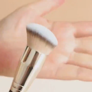 This Three-Piece Foundation/Concealer Brush Set Features Angled Handles Of 170/270/370 Cm And High-Quality Synthetic Bristles For A Flawless Base And Smooth Finish. It Can Be Used For Foundation Concealer And Color Correction.