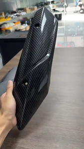 BunMo YAMAHA MIO i125 MUFFLER COVER GLOSSY CARBON / MIO i 125 HEAT GUARD OEM MATTE CARBON COVER