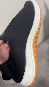 Giày lười nam màu đen chất liệu cao su thời trang