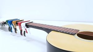 แคปโปกีต้าร์ สำหรับกีต้าร์โปร่ง-ไฟฟ้า-เบส-อูคูเลเล่ แถมฟรีปิ๊กกีต้าร์+ที่เก็บปิ๊ก